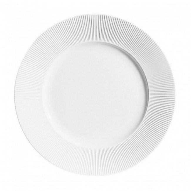 Service de table en porcelaine blanche - 18 assiettes, 6 assiettes creuses,  6 assiettes, 6 assiettes à dessert, 12 petites assiettes, un bol, saladier,  soupière, plats ovale et 1 coupe à fruit.